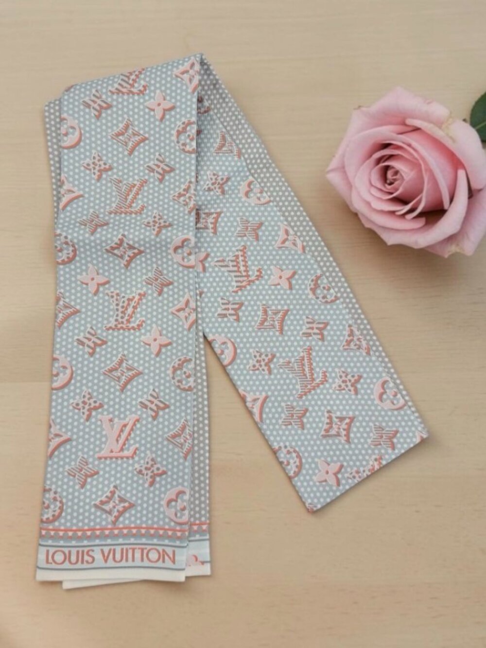 LOUIS VUITTON Bandeau Monokinawa Scarf Silk Grey & Pink w/ Box
